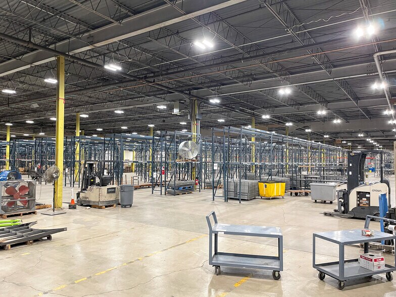 More Photos Of 1303-1315 N Highway Dr, Fenton Distribution For Lease