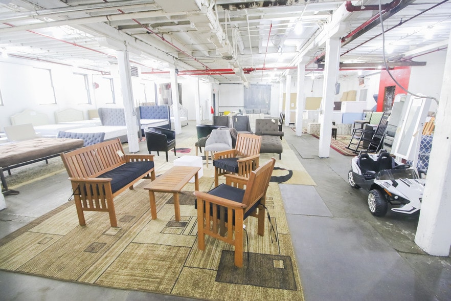 More Photos Of 39 Meade St, Trenton Distribution For Lease