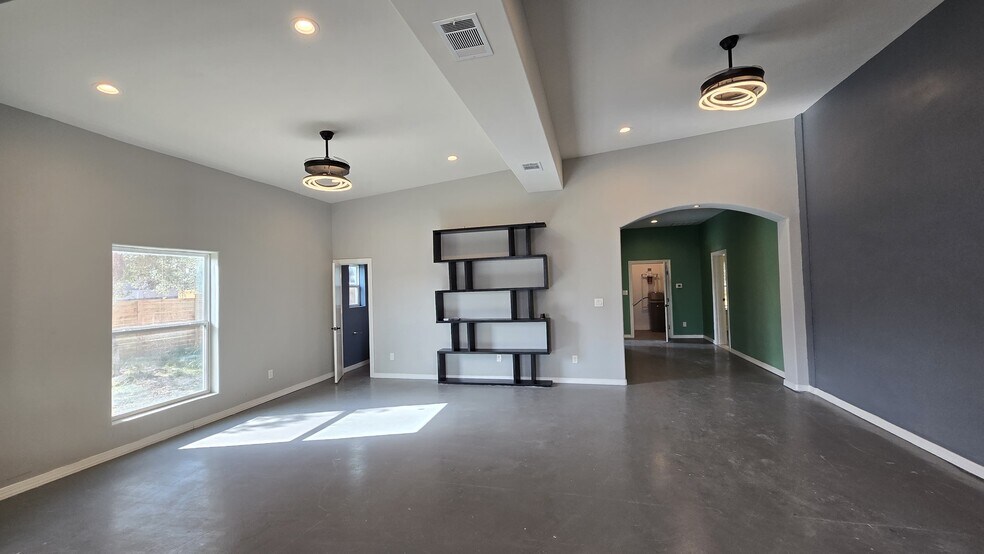 More Photos Of 17621 Stacey Ln, Lago Vista Lodge Meeting Hall For Lease