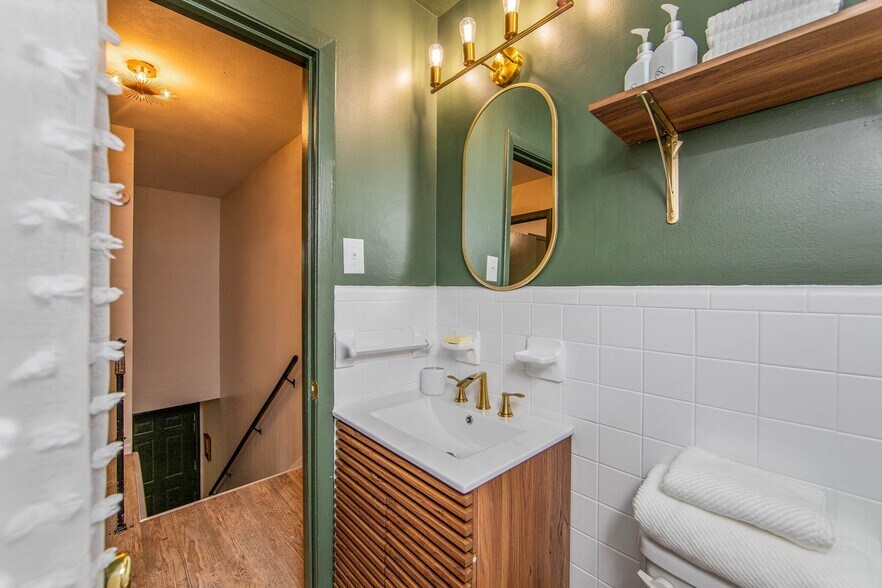 More Photos Of 812-830 Pilot Ave, Fayetteville Multifamily For Sale