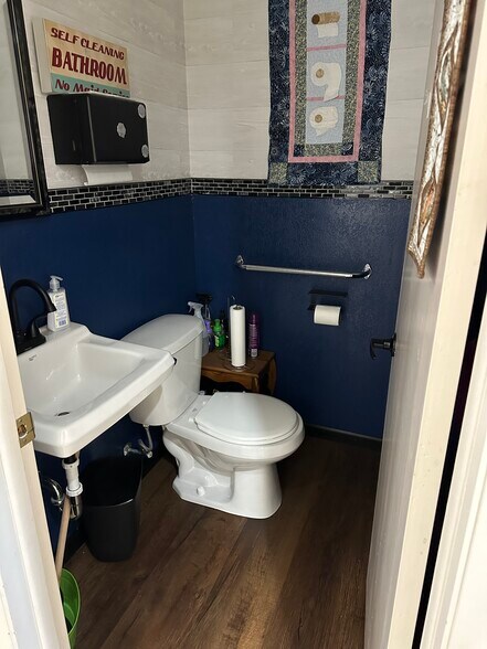 More Photos Of 1550 Dousman St, Green Bay Storefront Retail Office For Sale