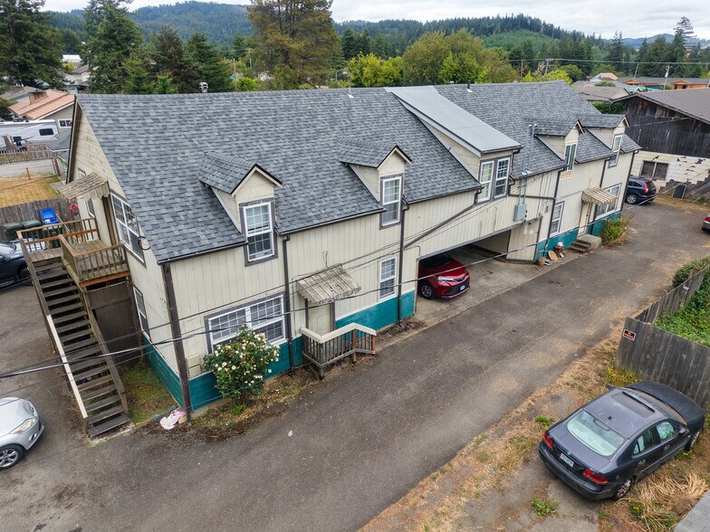 Primary Photo Of 1740 Spruce St, Myrtle Point Apartments For Sale