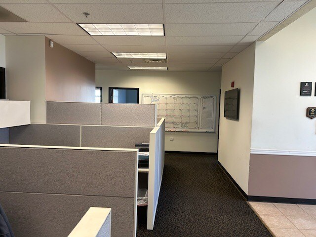 More Photos Of 1730 Wallace Ave, St Charles Warehouse For Lease