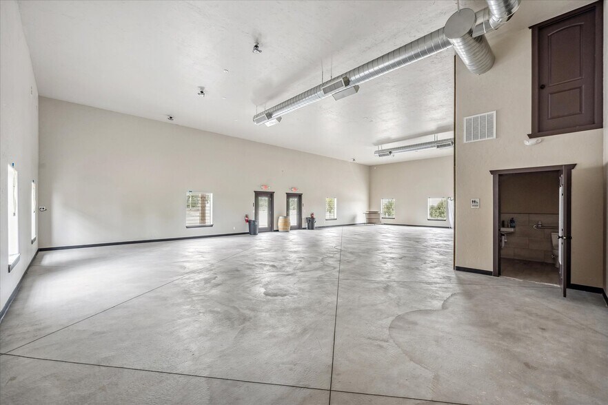 More Photos Of 15181 Shadow Wood St, Brighton Parking Garage For Lease