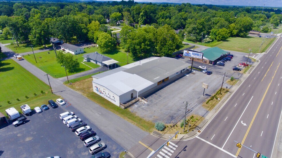 More Photos Of 1608 Madison St, Shelbyville General Retail For Sale