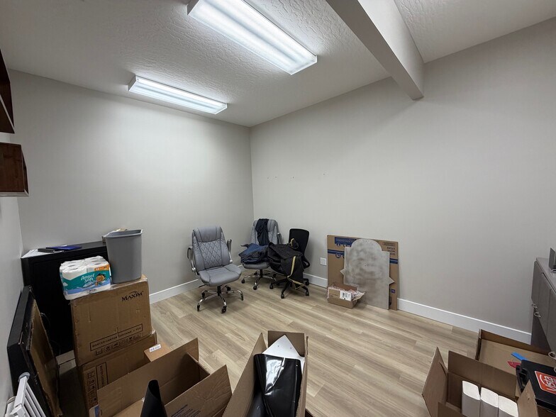 More Photos Of 120 S John Sims Pky, Valparaiso Medical For Lease