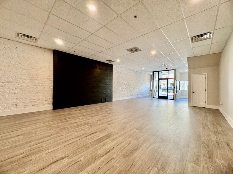 More Photos Of 1143 E Main St, Radford Flex For Lease