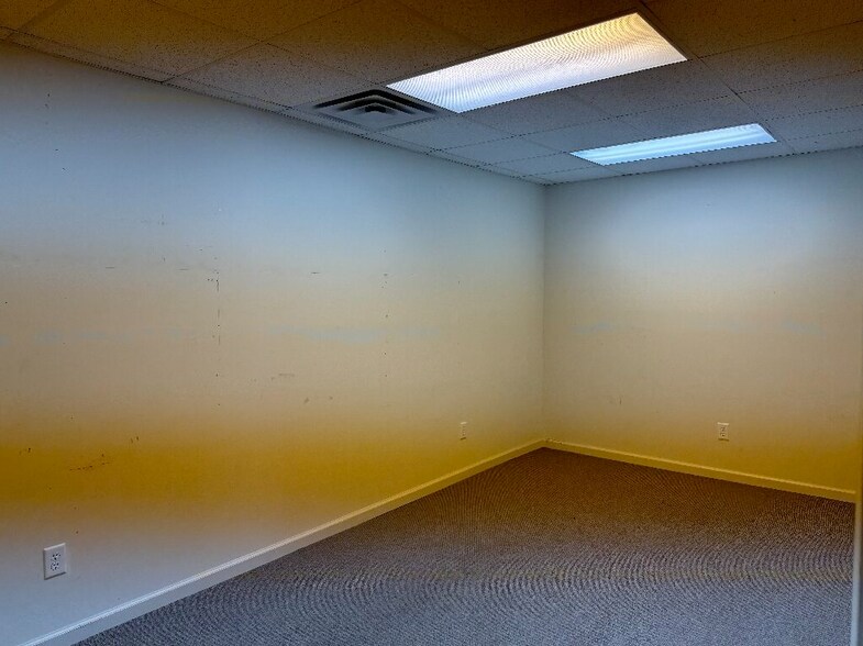 More Photos Of 103 Industrial Park Dr, Perry Distribution For Lease