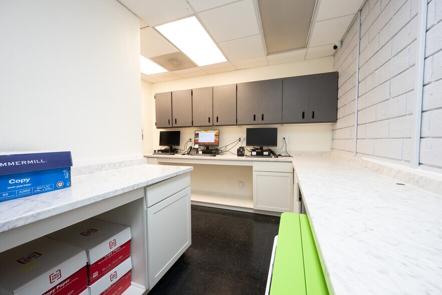 More Photos Of 601 S Rancho Dr, Las Vegas Medical For Sale