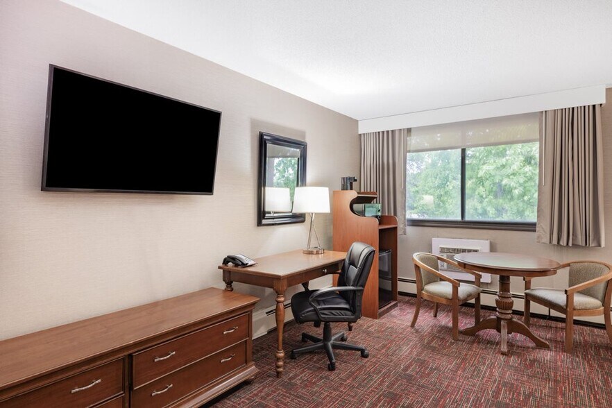 More Photos Of 1205 N 43rd St, Grand Forks Hotel For Lease