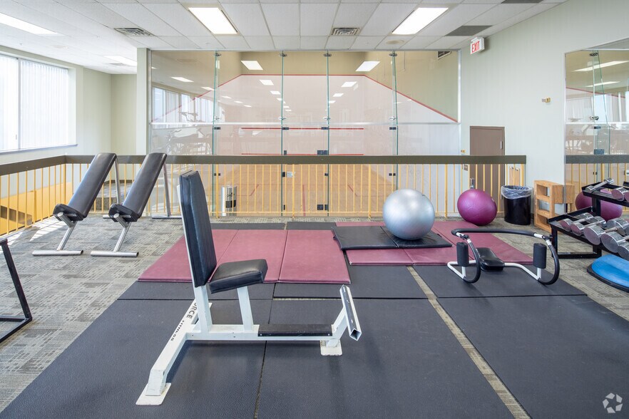 More Photos Of 1270 Central Pky, Mississauga Unknown For Lease