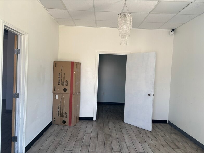 More Photos Of 5617 Mccart Ave, Fort Worth Restaurant For Lease