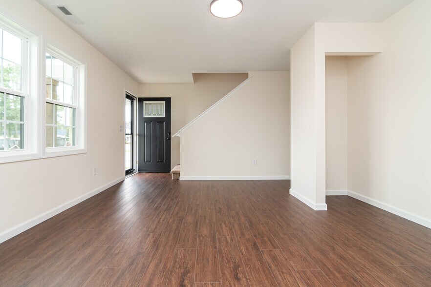 More Photos Of 105 E Adams St, Georgetown Apartments For Sale