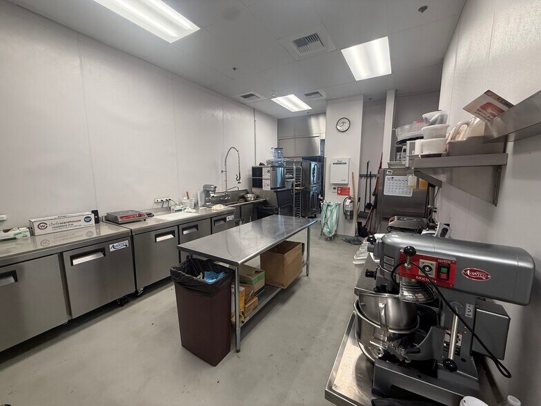 More Photos Of 3616 Spring Mountain Rd, Las Vegas Freestanding For Lease