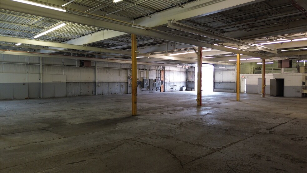 More Photos Of 33220-33250 Lakeland Blvd, Eastlake Warehouse For Lease