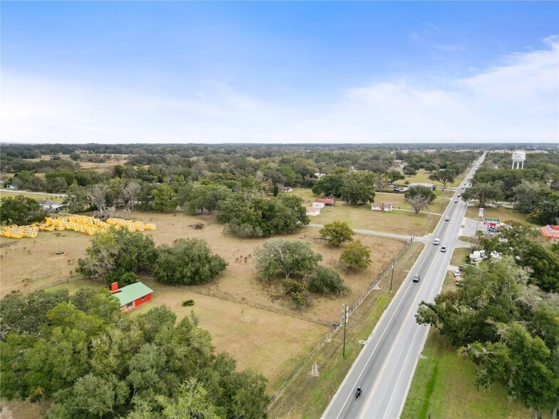 More Photos Of 274 W Kings Hwy, Center Hill Flex For Sale