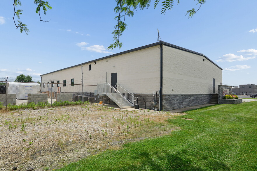 More Photos Of 2929 E 14th Ave, Columbus Showroom For Sale
