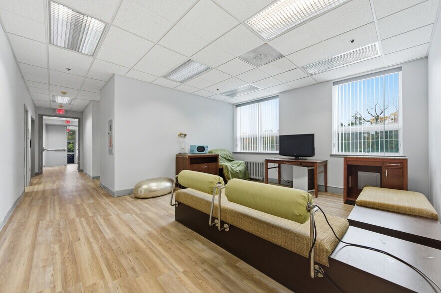 More Photos Of 910 Gilpin Ave, Wilmington Medical For Sale