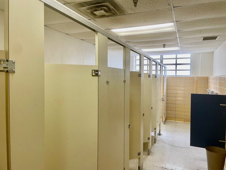 More Photos Of 216 E College St, Seguin Flex For Sale