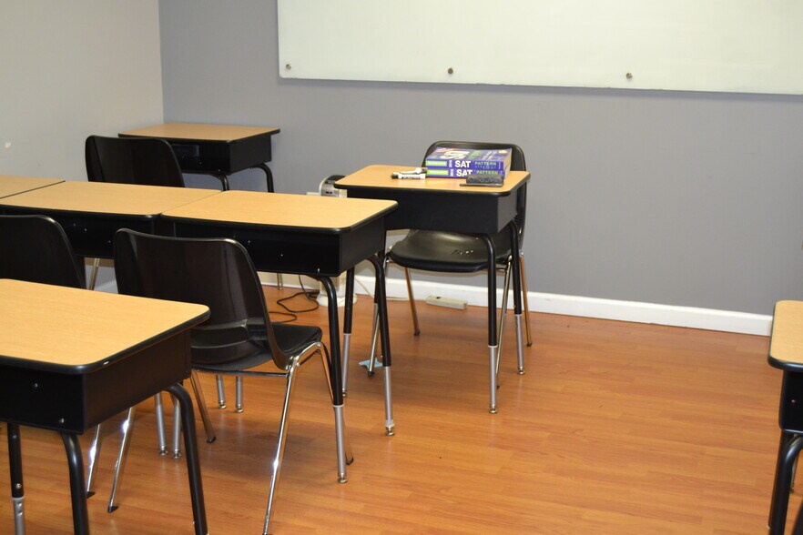 More Photos Of 316 Tennent Rd, Morganville Office For Lease