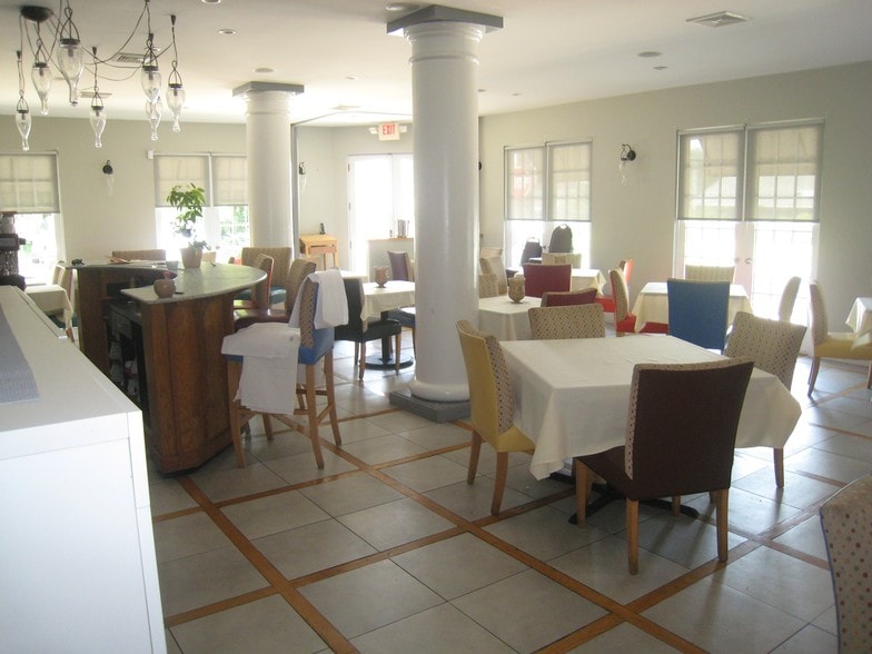 More Photos Of 34 W Merchant St, Audubon Restaurant For Sale