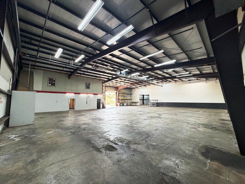 More Photos Of 2020 Ortiz Ave, Fort Myers Warehouse For Lease