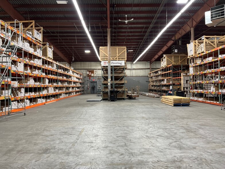 More Photos Of 885 Waverly Ave, Holtsville Warehouse For Lease