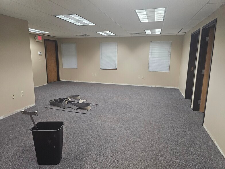 More Photos Of 3600 Brecksville Rd, Richfield Light Distribution For Lease