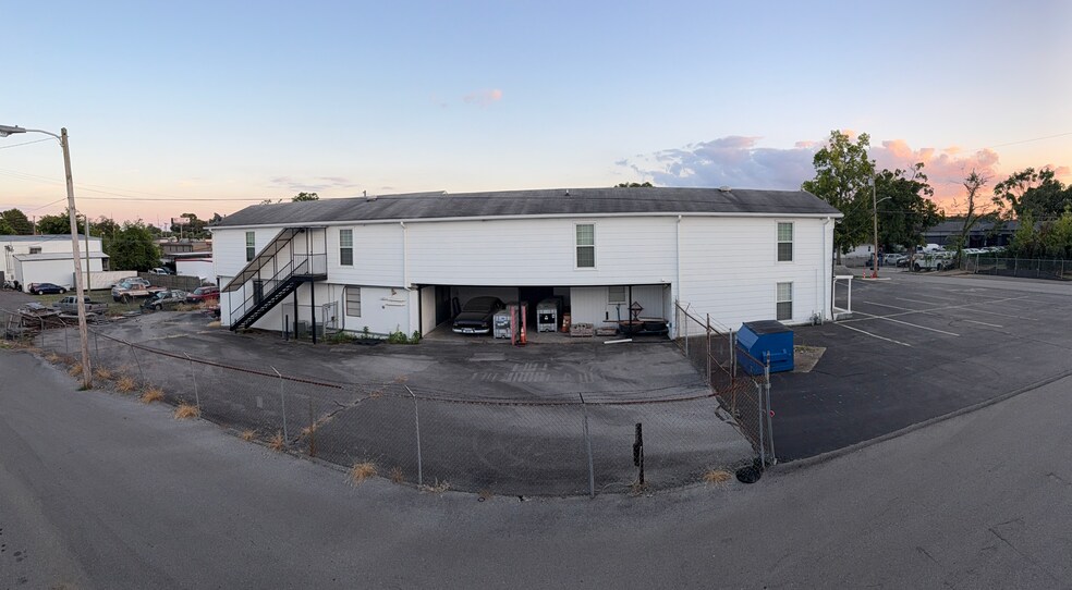 More Photos Of 221 Shady Grove Rd, Nashville Service For Sale