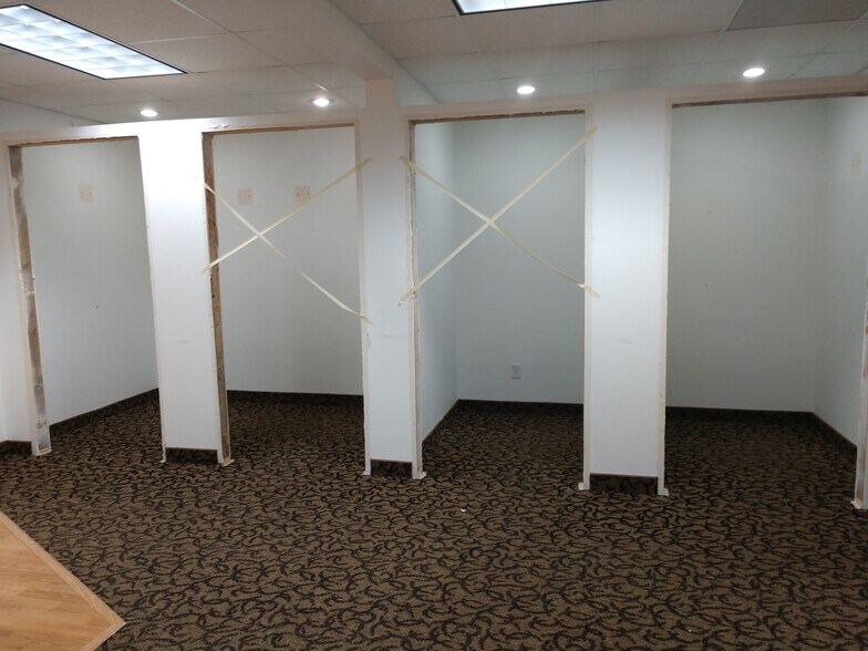 More Photos Of 621 N Benton Dr, Sauk Rapids Office For Lease