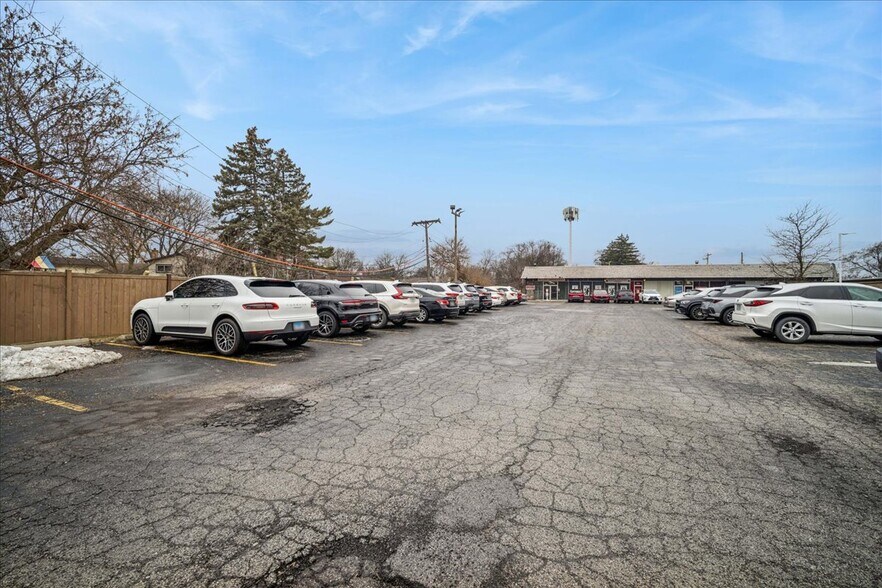 More Photos Of 1226-1238 N River Rd, Mount Prospect Freestanding For Lease