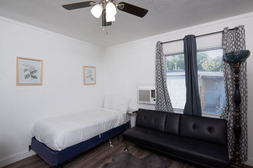 More Photos Of 18239 Main St, Jamestown Hotel For Sale