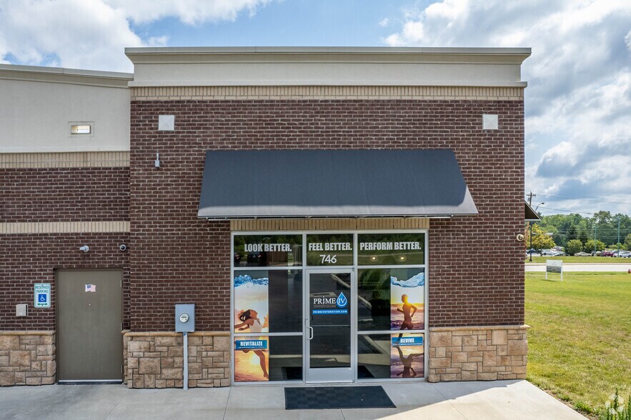 More Photos Of 748 Gardner Rd, Springboro Storefront For Lease