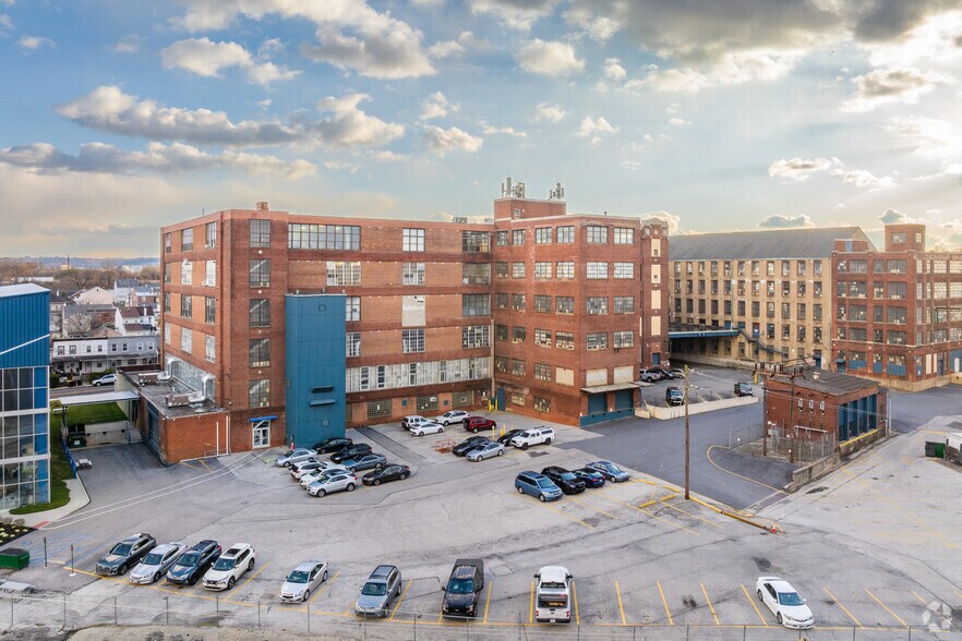 More Photos Of 401 E 4th St, Bridgeport Warehouse For Lease