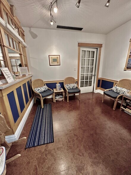 More Photos Of 4 Dearfield Dr, Greenwich Medical For Lease