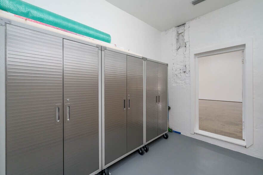 More Photos Of 1020 Roosevelt Ave, San Antonio Freestanding For Sale