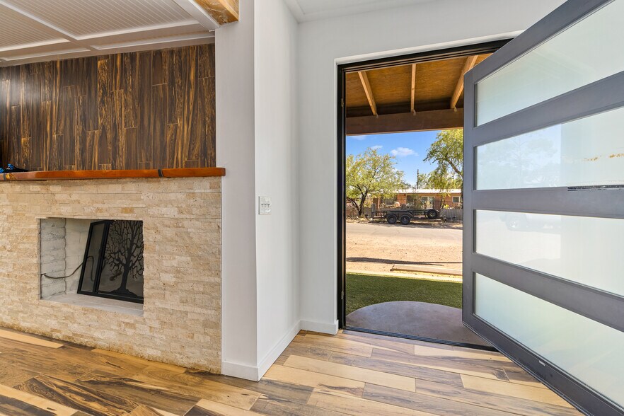 More Photos Of 2200 La Osa st, Tucson Light Distribution For Lease