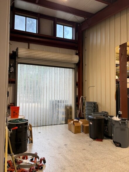 More Photos Of 16 Finch St, Hilton Head Warehouse For Lease