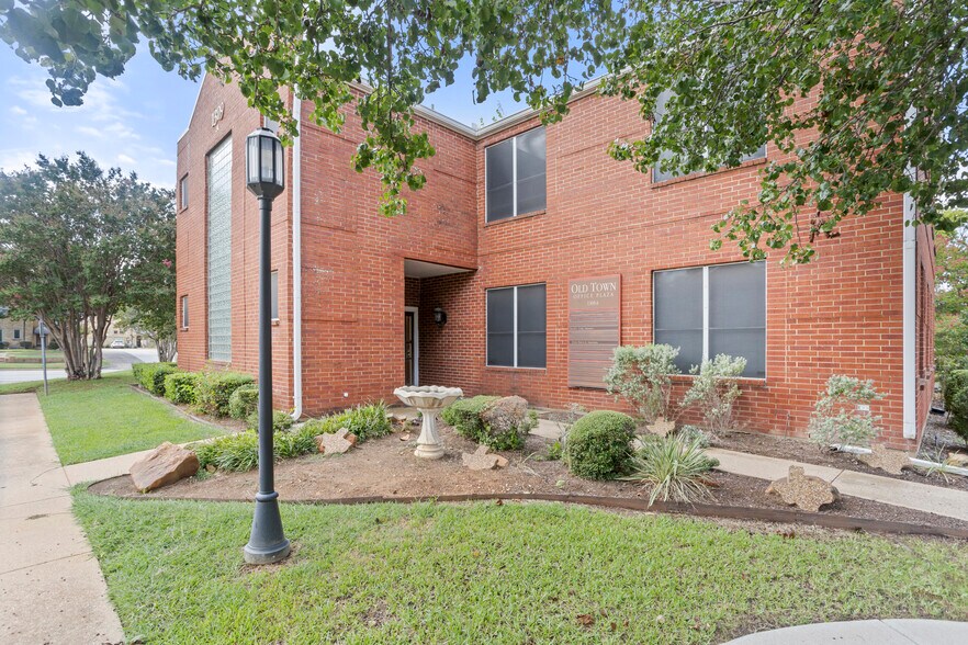 More Photos Of 1309 W Abram St, Arlington Office For Lease