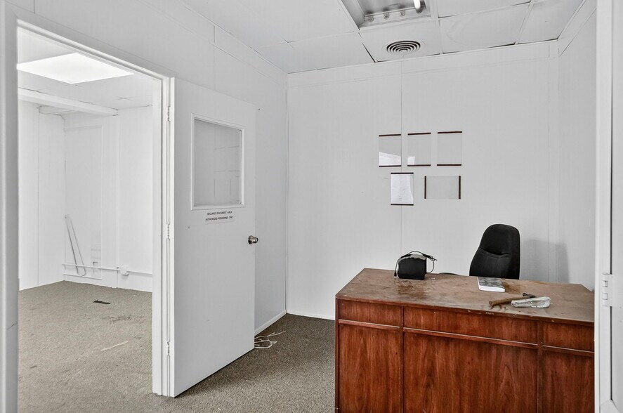 More Photos Of 2201 E 8th St, Odessa Office For Sale
