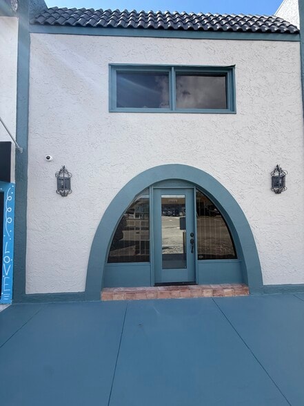 Primary Photo Of 6556-6558 Superior Ave, Sarasota Storefront For Lease