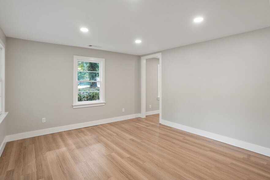 More Photos Of 27 Miller Dr W, Beaufort Office Residential For Sale