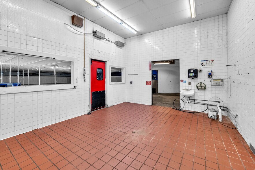 More Photos Of 510 Glade st, Glade Spring Supermarket For Sale
