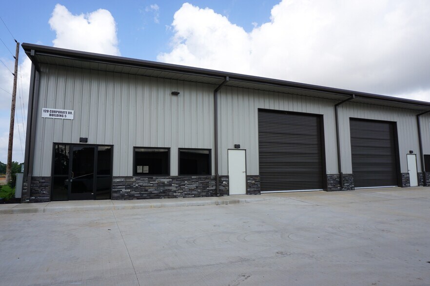 More Photos Of 120 Corporate Dr, Willis Unknown For Lease