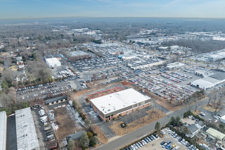 More Photos Of 87 Arlington Ave, Saint James Warehouse For Lease