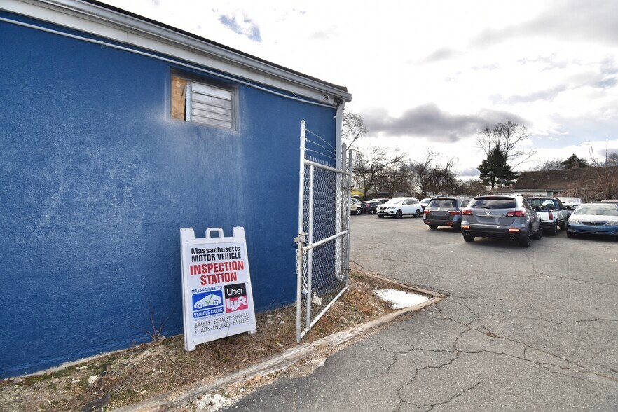 More Photos Of 927 Boston Rd, Springfield Auto Repair For Lease