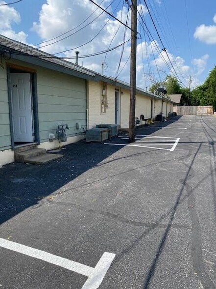 More Photos Of 400 Chisholm Valley Dr, Round Rock Unknown For Lease