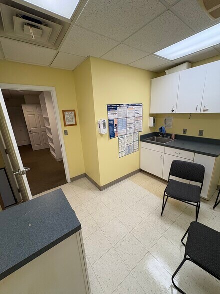 More Photos Of 2315 Sunset Blvd, Steubenville Medical For Lease