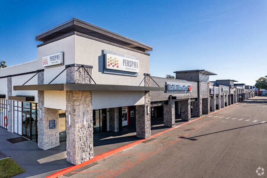 More Photos Of 1905-1999 Aloma Ave, Winter Park General Retail For Lease