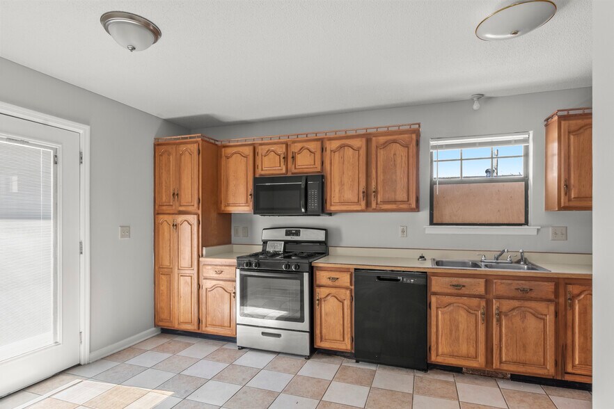 More Photos Of 162 Condor Ct, Clarksville Apartments For Sale